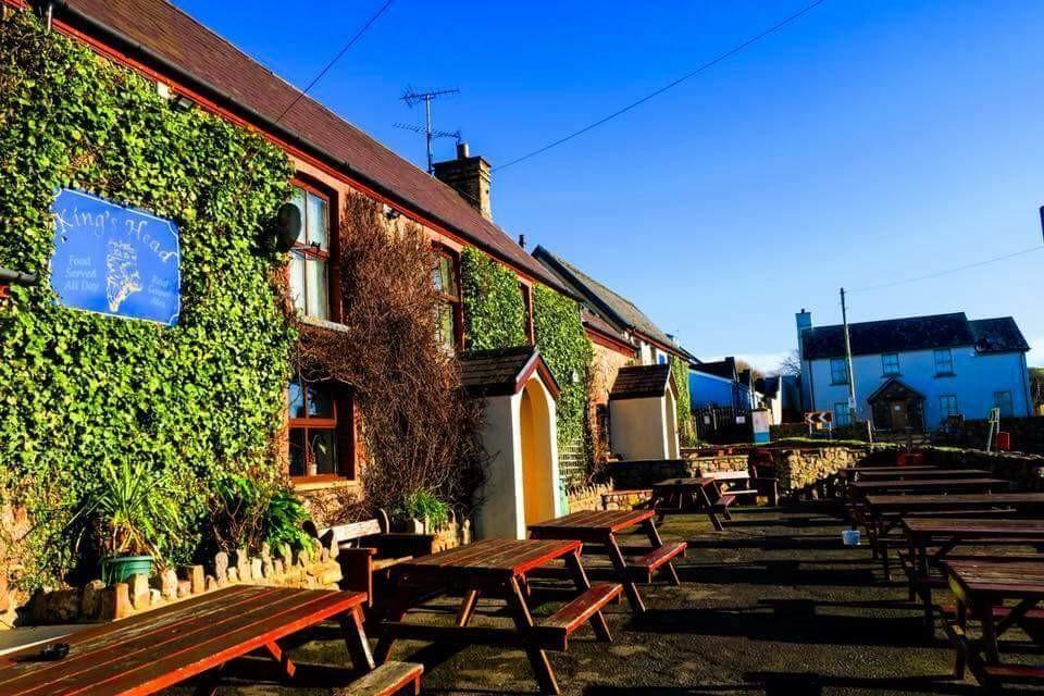 King'S Head Inn Llangynydd Exterior foto