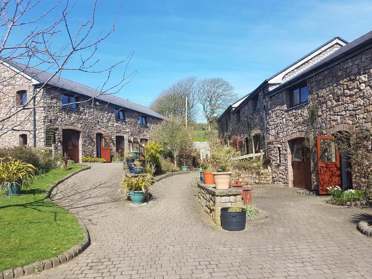 King'S Head Inn Llangynydd Exterior foto